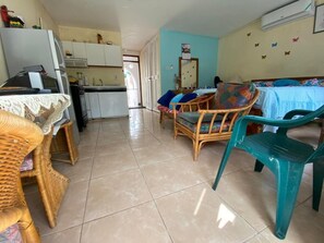 Apartemen, 1 Tempat Tidur Queen | 1 kamar tidur, setrika/meja setrika, Wi-Fi gratis, dan seprai linen