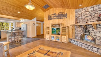 House, Multiple Beds (Acacia - Unit 2) | Interior