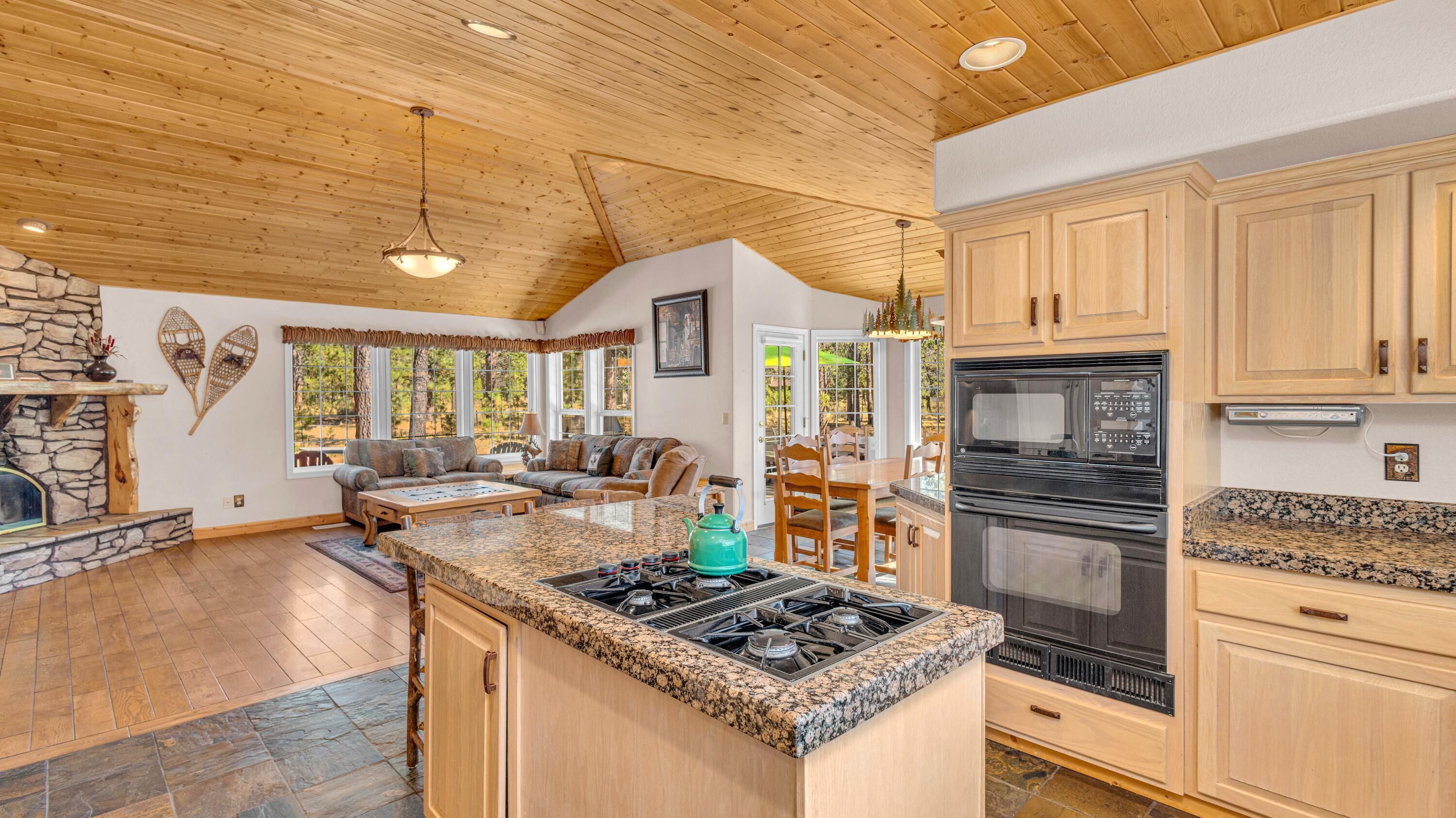 House, Multiple Beds (Acacia - Unit 2) | Private kitchen | Blender, freezer