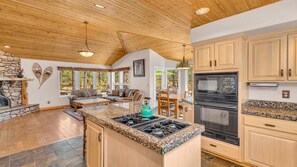 Huis, Meerdere bedden (Acacia - Unit 2) | Privékeuken | Een blender, een diepvriezer