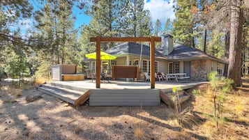 House, Multiple Beds (Acacia - Unit 2) | Terrace/patio