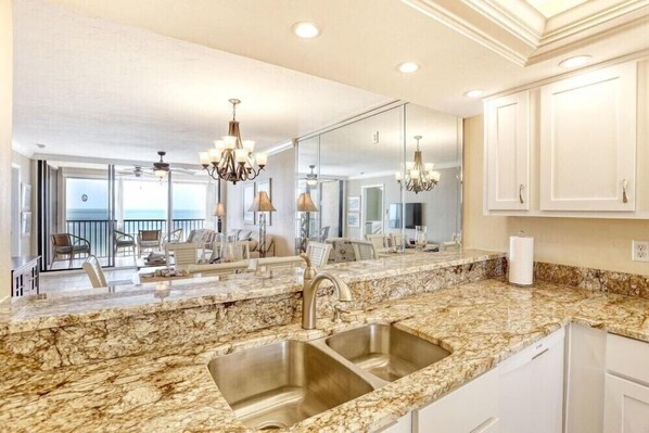 Private kitchen - Shamron Beach Club 707 2 Bedroom Condo by Redawning (Fort Myers Beach)