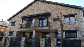 House, 6 Bedrooms, Smoking, Private Pool | Exterior
