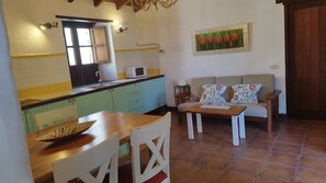 House, 2 Bedrooms, Smoking, Patio | Living room