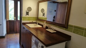 House, 2 Bedrooms, Smoking, Patio | Bathroom - Enjoy Casa Rural La Tinta (Buenavista del Norte)