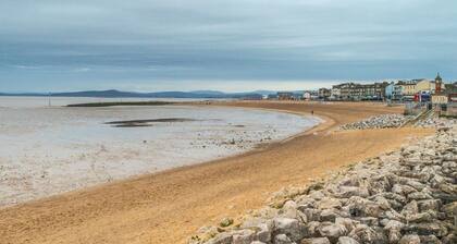 Cosy 2-bed Apartment Near the Beach in Morecambe