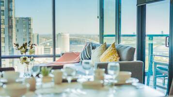 Apartment (3 Bedrooms) | Living room | TV