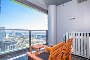 Apartment (3 Bedrooms) | Balcony - Luxury 2bed2bath APT @opaltower +view (Sydney Olympic Park)