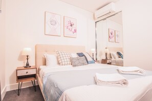 3 bedrooms, iron/ironing board, WiFi, bed sheets - Luxury 2bed2bath APT @opaltower +view (Sydney Olympic Park)