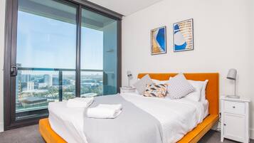 3 habitaciones, tabla de planchar con plancha, wifi y ropa de cama