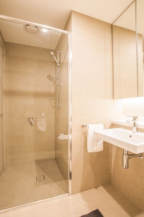 Apartment (3 Bedrooms) | Bathroom