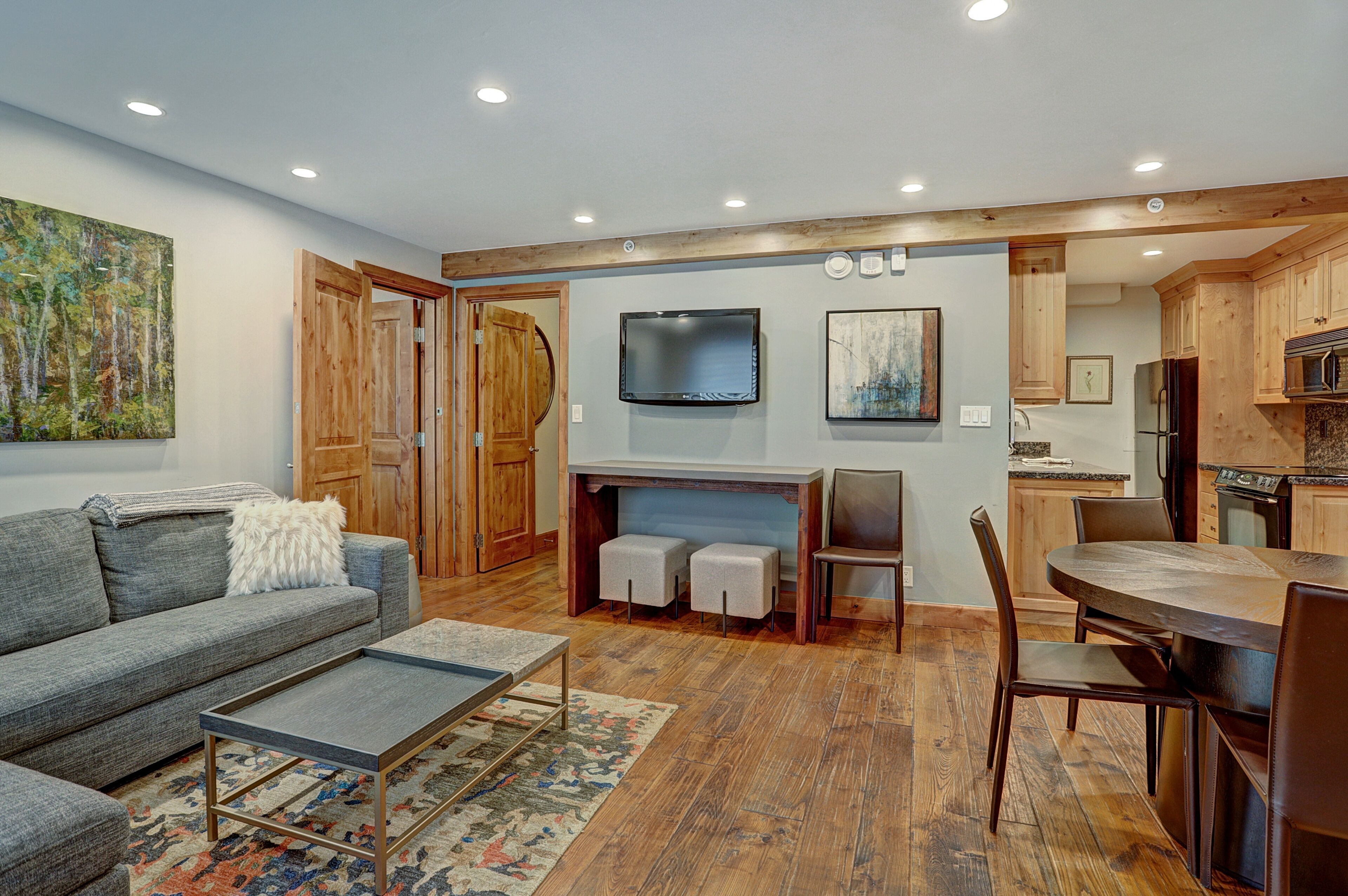Condo, 2 Bedrooms | Living area