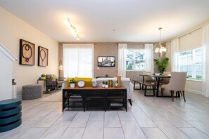 公寓客房, 2 張加大雙人床 (4810 LL - 5BD Private Pool Townhome -) | 住宿內部