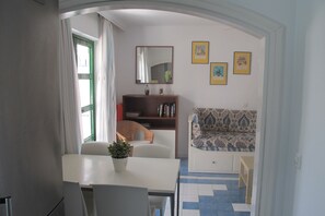 Apartment, 2 Bedrooms, Smoking, Terrace | Dining