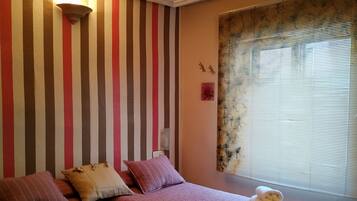 3 bedrooms, iron/ironing board, bed sheets