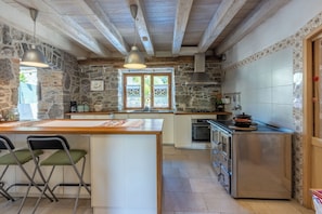 Maison | Cuisine privée | Réfrigérateur, micro-ondes, four, plaque de cuisson