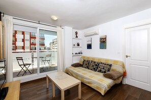 TV - Beautiful and Modern 1b apt big Terrace 150 m From the Beach of Torre del Mar (Velez-Malaga)