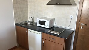Private kitchen - Attractive Apartment With Parking Space and Wifi (Monachil)