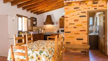 House, 3 Bedrooms, Accessible, Smoking | Interior