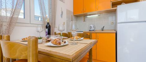 Cuisine privée | Réfrigérateur, micro-ondes, plaque de cuisson, lave-vaisselle