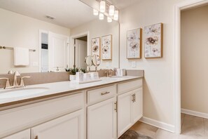 Appart'hôtel, plusieurs lits (4801 ML - Ideal Retreat Townhome Oasi) | Salle de bain