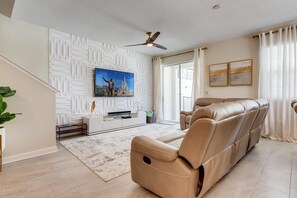 Condo, Multiple Beds (4801 ML - Ideal Retreat Townhome Oasi) | Living area