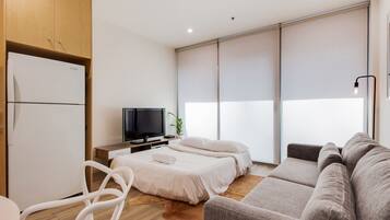 2 habitaciones, tabla de planchar con plancha, cuna de viaje y wifi