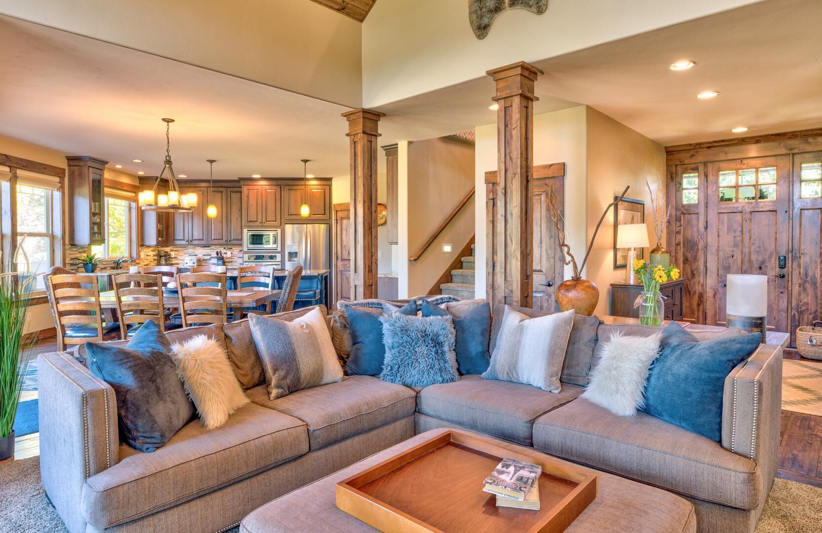 House, Multiple Beds, River View (Pony Express 5) | Living area