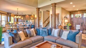 House, Multiple Beds, River View (Pony Express 5) | Living area