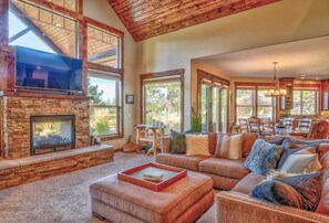 House, Multiple Beds, River View (Pony Express 5) | Living area - Pony Express Way 16795 (Bend)