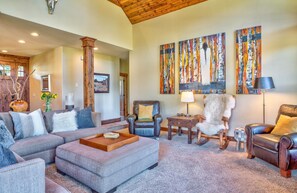 Living area - Pony Express Way 16795 (Bend)