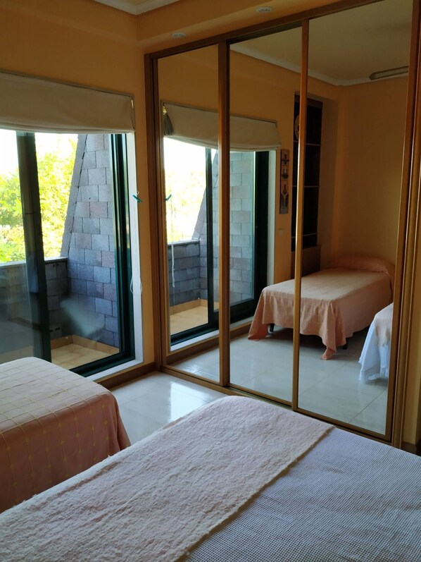 1 bedroom - Primera Linea De Playa Avenida De Samil 55 (Vigo)