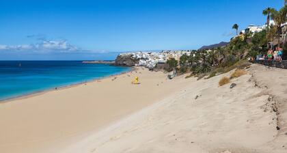 Apartment Near the Beach, big Terrace With Nice sea Views, Wifi and Parking