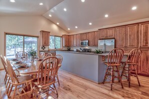 House, Multiple Beds (Splitrock - Unit 3) | Dining