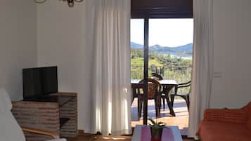 Casa, 2 dormitoris, fumadors, balcó | Servei de restauració