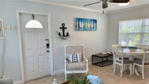 Living room - Frank`s Key West Duval (Wilton Manors)
