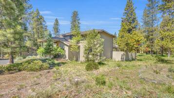 House, Multiple Beds (Jackpine - Unit 6) | Exterior