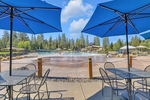 Casa, varias camas (Jackpine - Unit 6) | Restaurante al aire libre