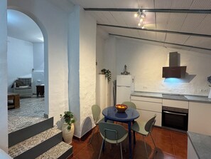House, 2 Bedrooms, Balcony, Garden View | Dining room