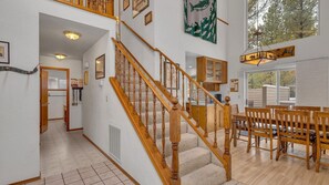 House, Multiple Beds (Big Leaf - Unit 6) | Dining