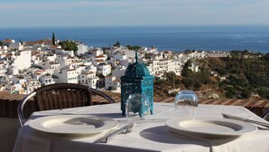 Casa, 3 habitaciones, para fumadores, balcón | Restaurante al aire libre