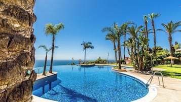 Outdoor pool, an infinity pool