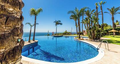 Excellent View, Beach & Mountain, Panorama Swimming Pool all Year Round