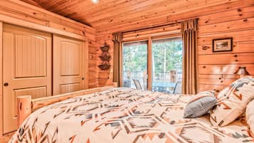 Cabin, Multiple Beds, River View (Crane - Unit 6) | 5 bedrooms, individually decorated, individually furnished