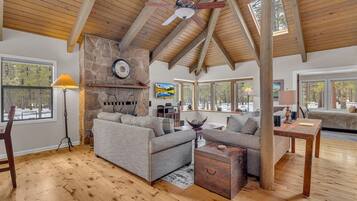 House, Multiple Beds (Quartz Mountain - Unit 1) | Living area