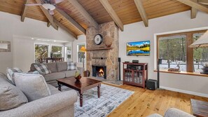 單棟房屋, 多張床 (Quartz Mountain - Unit 1) | 客廳