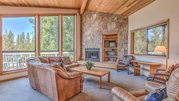 Rumah, Beberapa Tempat Tidur, pemandangan gunung (White Elm - Unit 31) | Area keluarga | TV