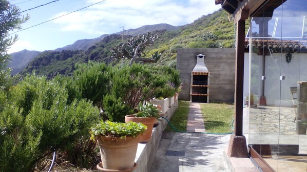 House, 1 Bedroom, Smoking, Balcony | Garden
