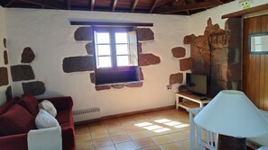 House, 1 Bedroom, Smoking, Balcony | Living room