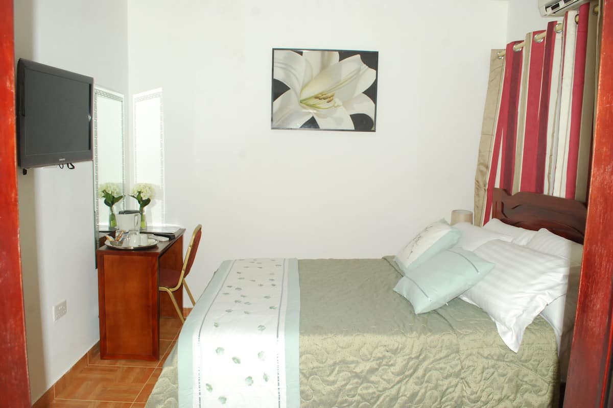 Kamar Double atau Twin Klasik | Brankas, meja kerja, ruang kerja ramah laptop, dan Wi-Fi gratis